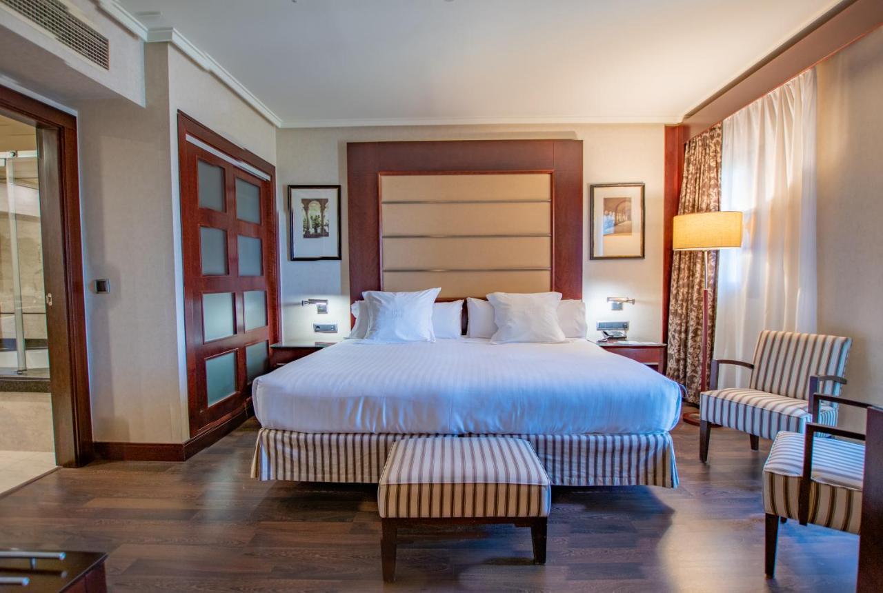 Center 4* Sevilla
